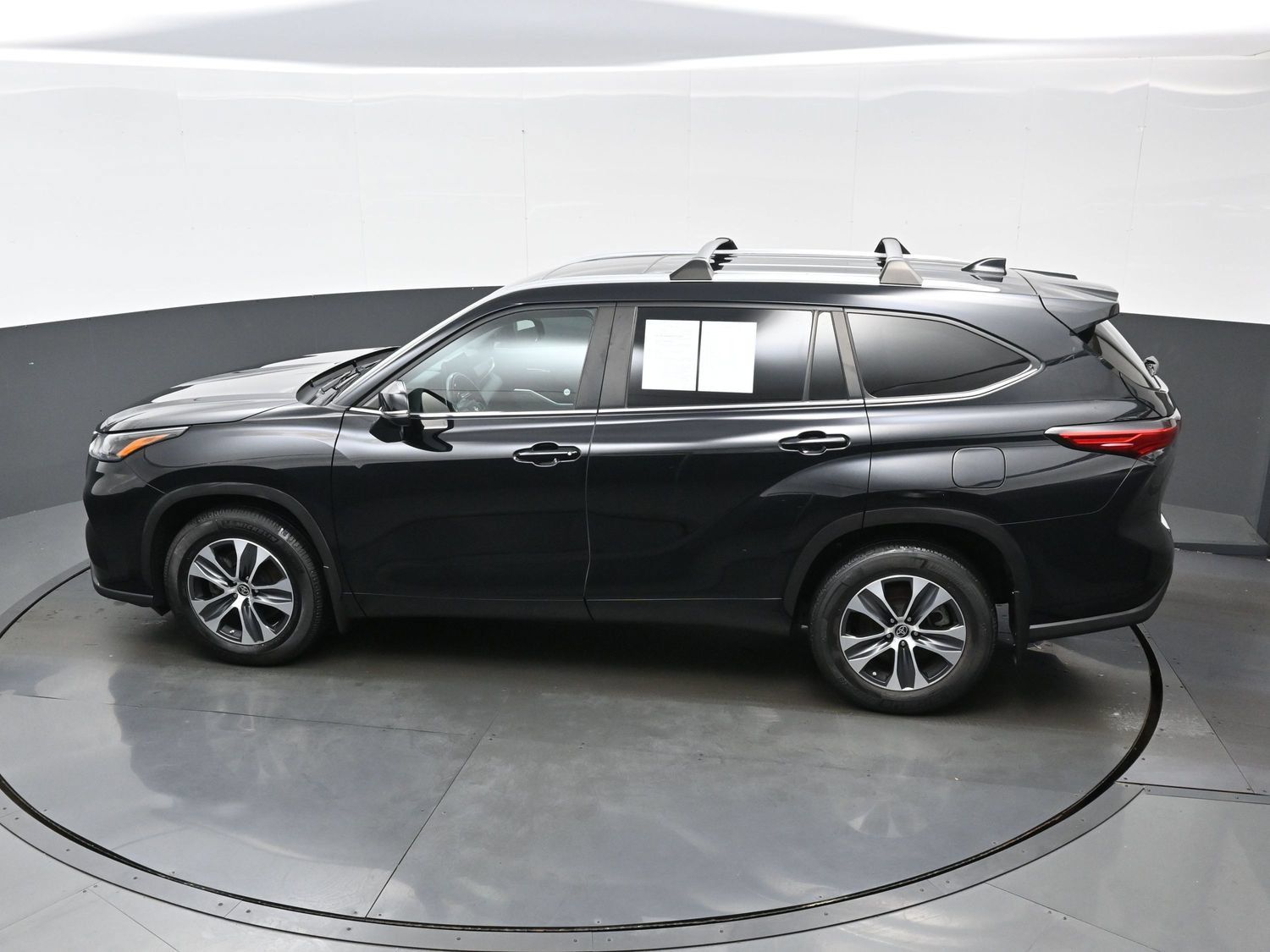 Used 2023 Toyota Highlander XLE AWD/4WD image 37