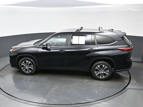 Used 2023 Toyota Highlander XLE AWD/4WD image 37