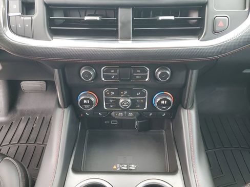 Used 2022 Chevrolet Suburban RST w/ Sport Performance Package image 39