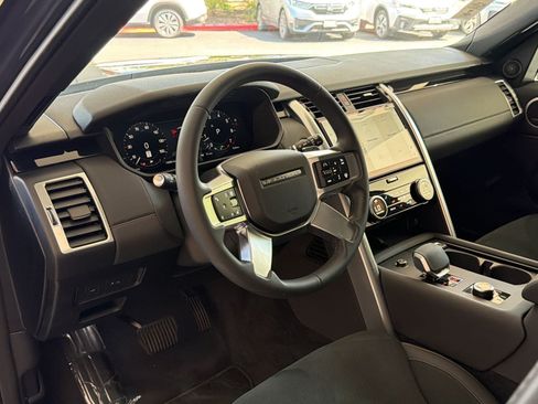 Certified 2025 Land Rover Discovery S AWD/4WD image 4