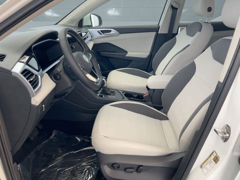 New 2026 Volkswagen Taos SE image 5