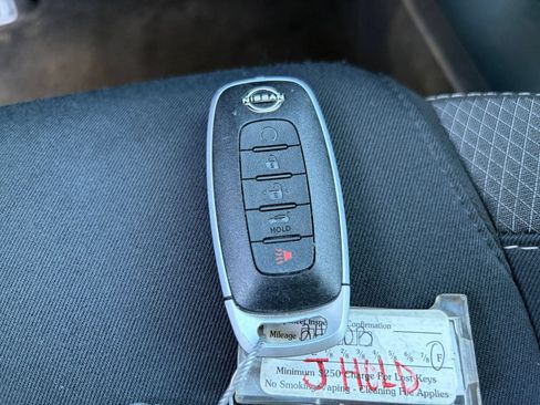 Used 2025 Nissan Pathfinder SV FWD image 21