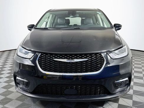 Used 2024 Chrysler Pacifica Touring-L FWD image 2