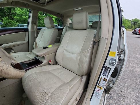 Used 2011 Toyota Avalon Limited FWD image 19