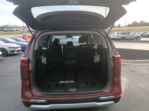 Used 2024 Kia Carnival LX image 30