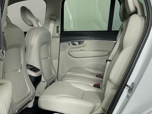 Used 2020 Volvo XC90 T5 Momentum FWD image 16