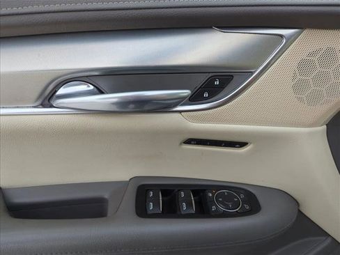 Used 2018 Cadillac XT5 Luxury image 8