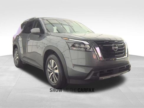 Used 2025 Nissan Pathfinder SL w/ Cargo Package image 3