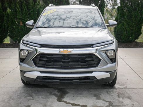 Used 2024 Chevrolet TrailBlazer LT w/ Driver Confidence Package image 3