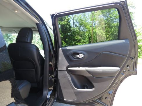 Used 2020 Jeep Cherokee Limited AWD/4WD image 15