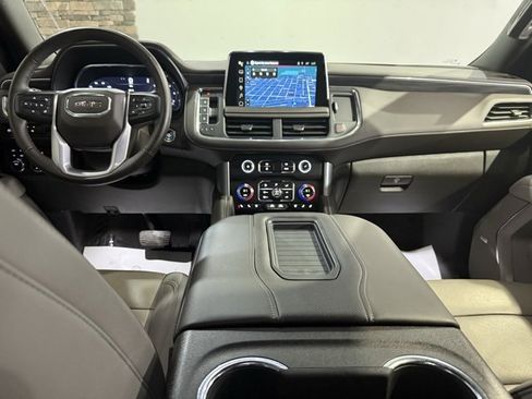 Used 2023 GMC Yukon SLT w/ SLT Luxury Package image 25