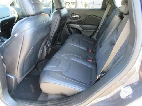 Used 2022 Jeep Cherokee Latitude Lux w/ Mopar Interior Package image 30