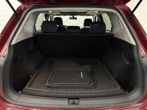 Used 2020 Volkswagen Tiguan SE w/ Panoramic Sunroof Package image 38