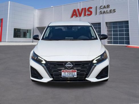 Used 2025 Nissan Altima 2.5 SV FWD image 2
