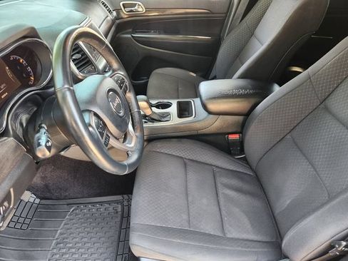 Used 2018 Jeep Grand Cherokee Laredo RWD image 13