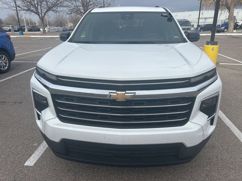 Certified 2025 Chevrolet Traverse LT image 2