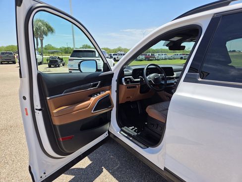 Used 2025 Kia Telluride SX X-Line AWD/4WD image 13