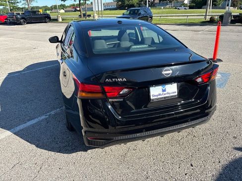 Used 2025 Nissan Altima 2.5 SV FWD image 21