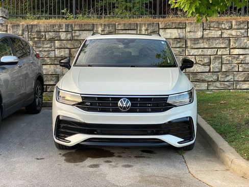 Used 2023 Volkswagen Tiguan SE R-Line FWD image 2
