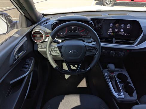 Used 2026 Chevrolet Trax RS w/ Sunroof Package image 15