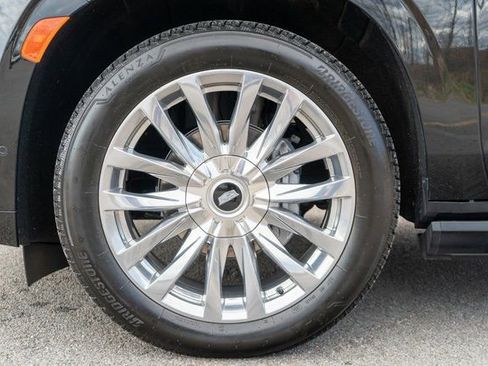 Used 2024 Cadillac Escalade Premium Luxury w/ Performance Package AWD/4WD image 11