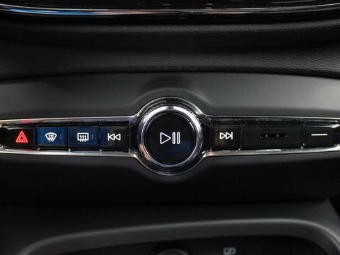 Certified 2025 Volvo XC40 B5 Plus AWD/4WD image 38