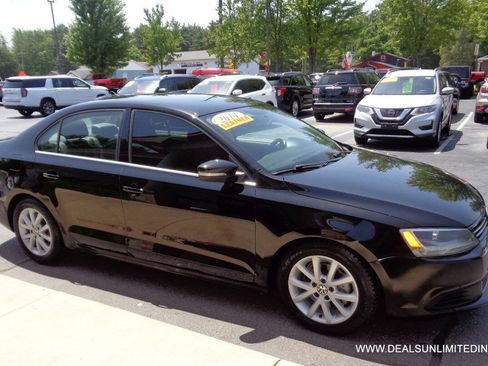 Used 2014 Volkswagen Jetta SE FWD image 2