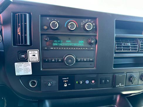 Used 2021 GMC Savana 3500 Extended w/ Power Convenience Package RWD image 18