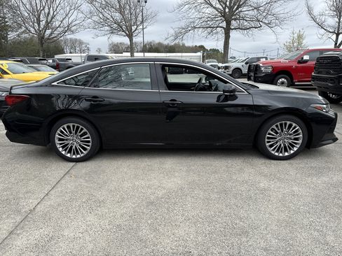 Used 2022 Toyota Avalon Limited w/ Advanced Safety Package FWD image 8