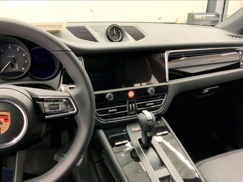 New 2026 Porsche Macan image 11