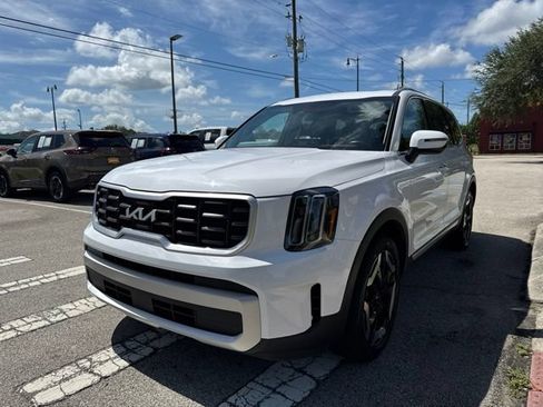 Used 2025 Kia Telluride S FWD image 4