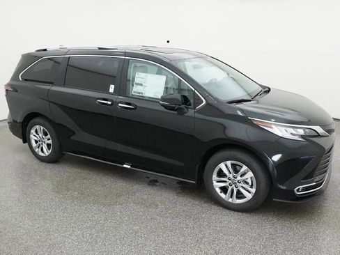 New 2026 Toyota Sienna Limited image 46