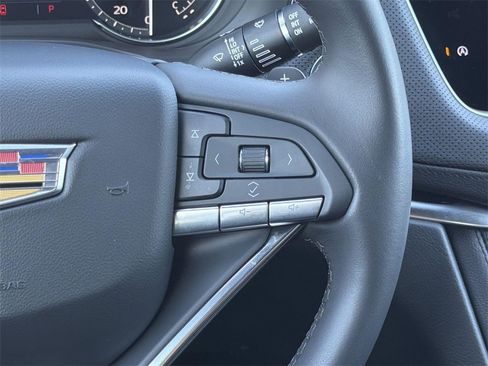 Used 2025 Cadillac XT6 Luxury image 10