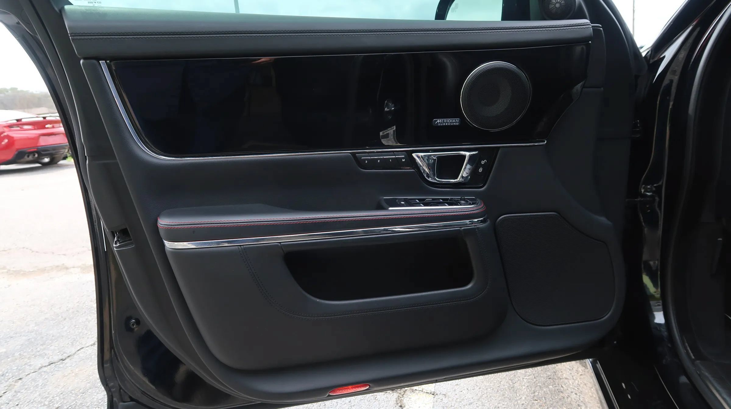 Used 2014 Jaguar XJ R LWB RWD image 45