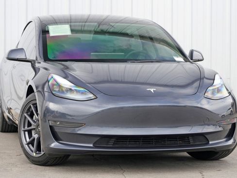 Used 2023 Tesla Model 3 Standard Range image 4