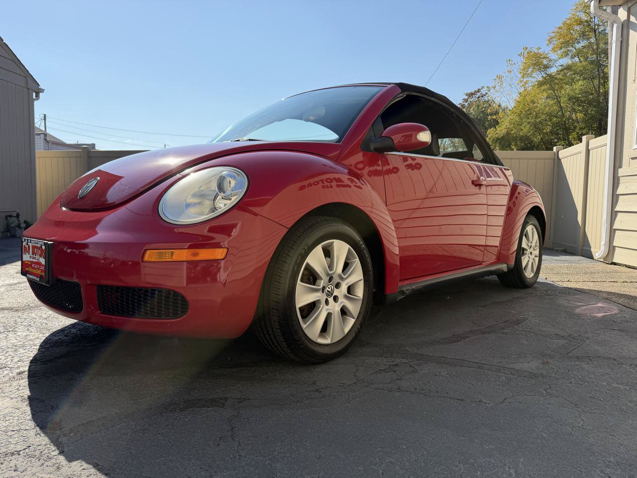 Used 2010 Volkswagen Beetle Convertible FWD image 8
