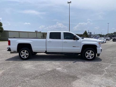 Used 2019 GMC Sierra 2500 SLT w/ Duramax Plus Package AWD/4WD image 9