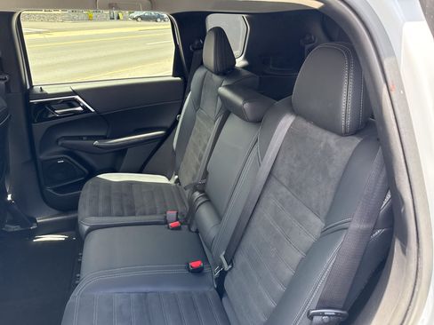 Used 2025 Mitsubishi Outlander SE AWD/4WD image 13