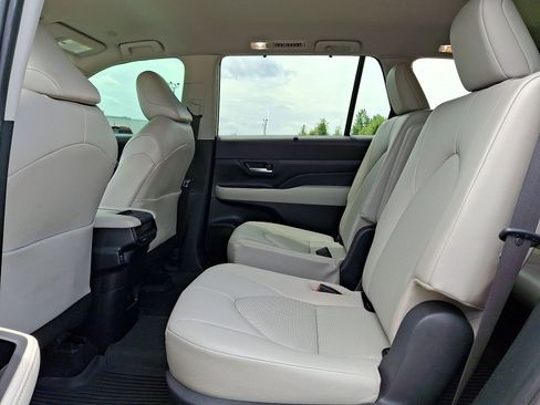 Used 2024 Toyota Grand Highlander AWD image 20