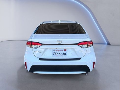 Used 2022 Toyota Corolla LE w/ Carpet Mat Package (TMS) FWD image 5