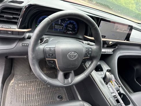 Used 2023 Toyota Crown Platinum AWD/4WD image 9