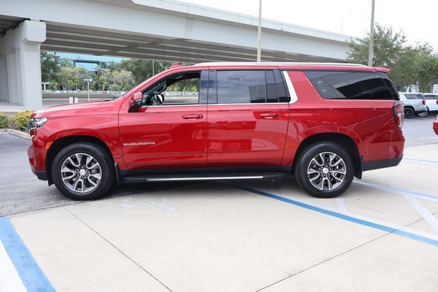 Used 2021 Chevrolet Suburban LT w/ LT Signature Package RWD image 4