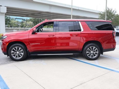 Used 2021 Chevrolet Suburban LT w/ LT Signature Package RWD image 4