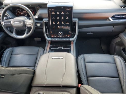 Used 2025 GMC Yukon XL Denali AWD/4WD image 15