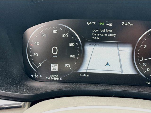 Used 2018 Volvo XC60 T5 Momentum w/ Vision Package AWD/4WD image 16