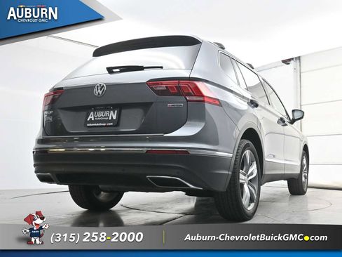 Used 2020 Volkswagen Tiguan SEL AWD/4WD image 23
