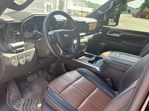 Used 2025 Chevrolet Silverado 3500 High Country w/ Technology Package AWD/4WD image 15