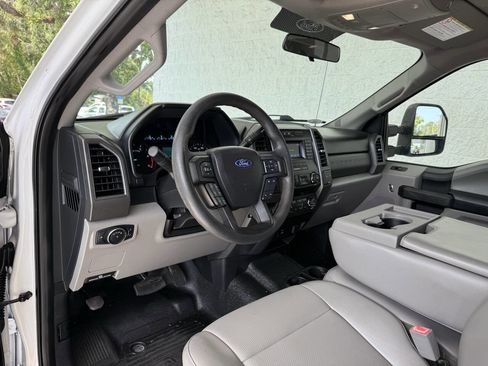 Used 2019 Ford F250 XL w/ Power Equipment Group image 5