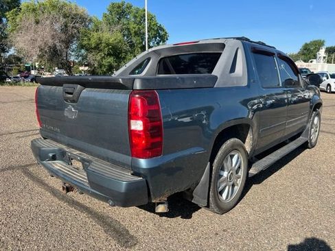 Used 2010 Chevrolet Avalanche LTZ AWD/4WD image 8