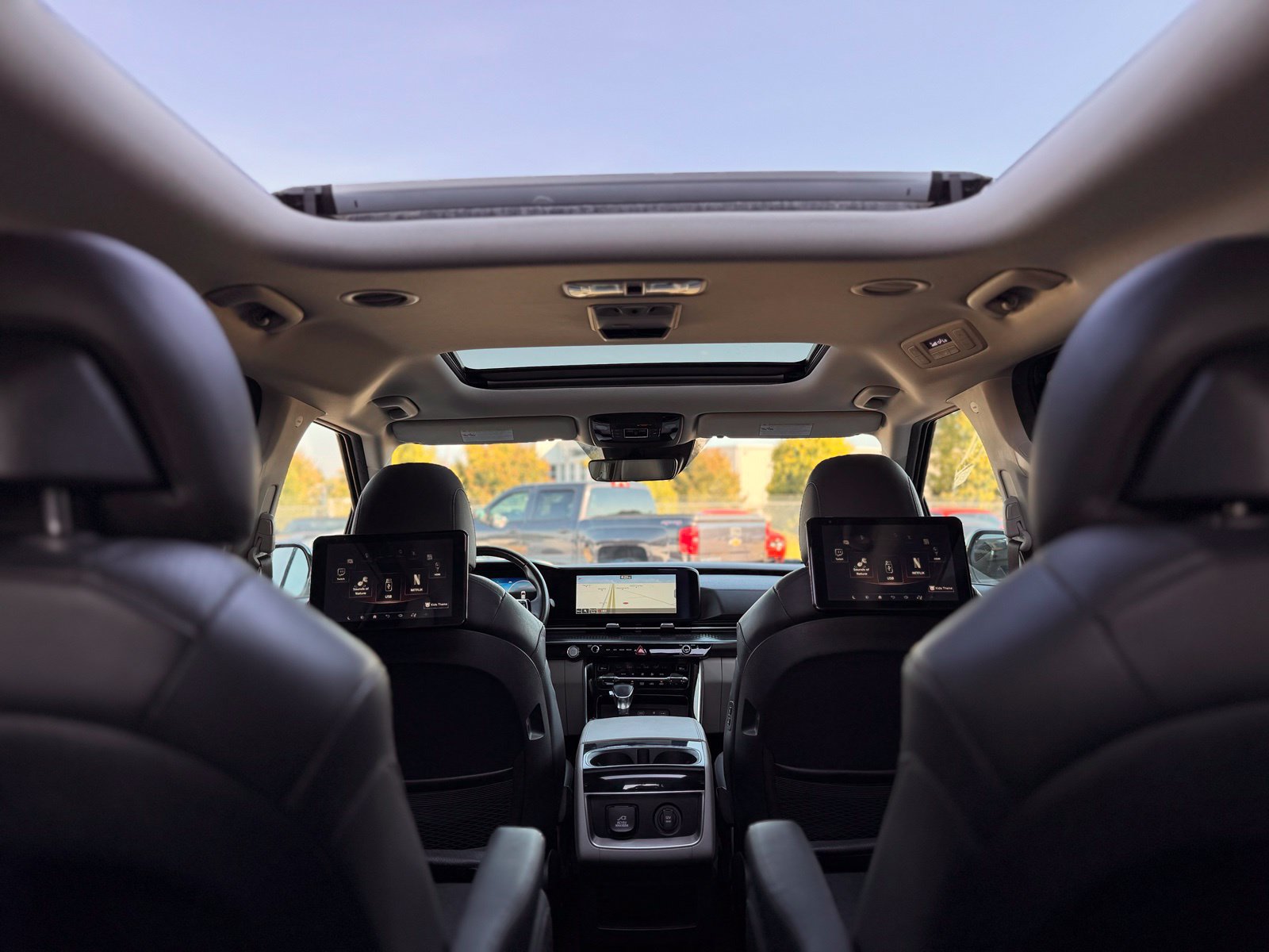 Used 2022 Kia Carnival SX Prestige FWD image 2
